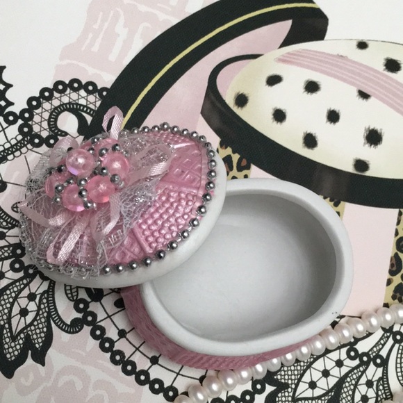 handcraft trinkets/ jewelry box - Picture 2 of 4